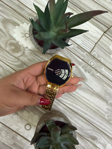 Reloj Diesel Dorado vista frontal