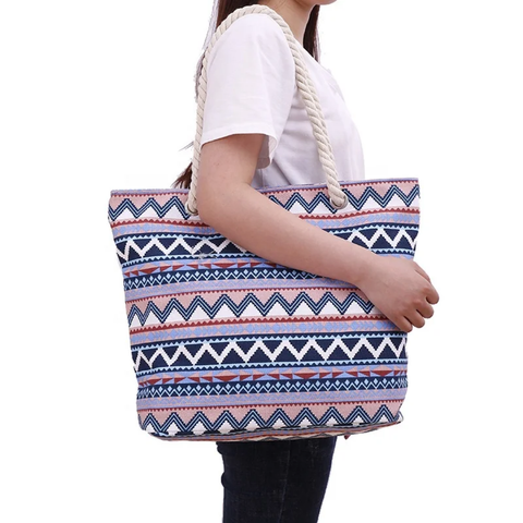 Bolso Ligero Playero - modelo usando