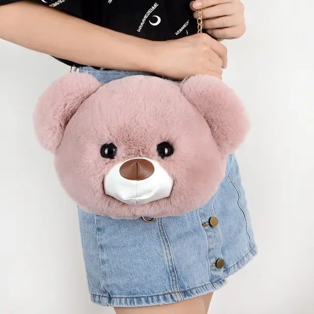 Bolso Peluche Normal - modelo usando
